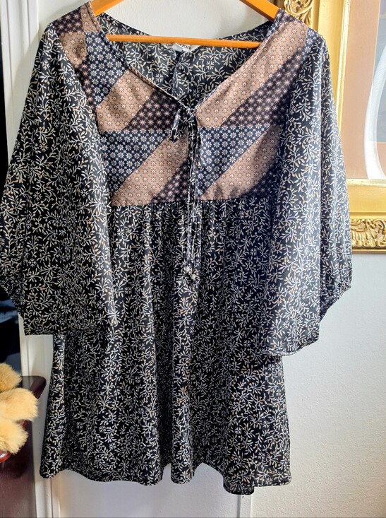 Davi&Dani Dresses & Skirts - DAVI & DANI Black and Beige Patchwork Floral Long Sleeve Midi Dress